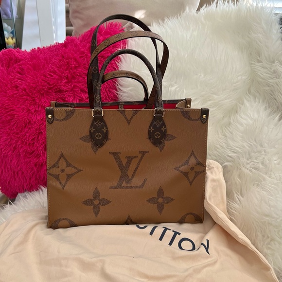 ❣️❣️❣️SOLD on IG❣️❣️❣️ ON THE GO MM w/ Monogram & reverse monogram - Picture 2 of 11